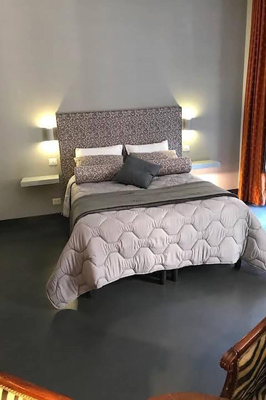 Room 94 Piazza Di Spagna ローマ エクステリア 写真