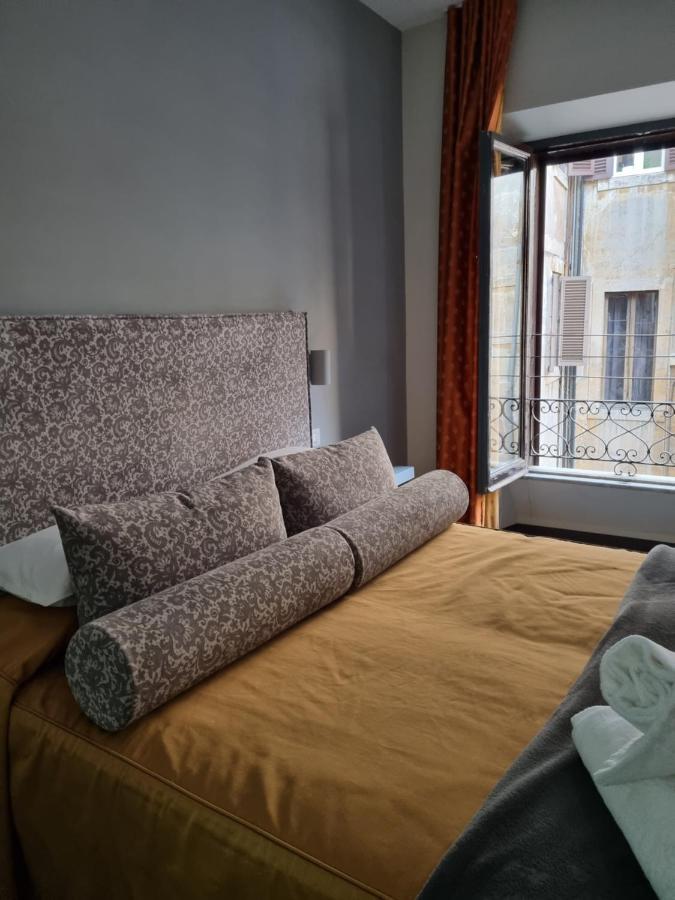 Room 94 Piazza Di Spagna ローマ エクステリア 写真