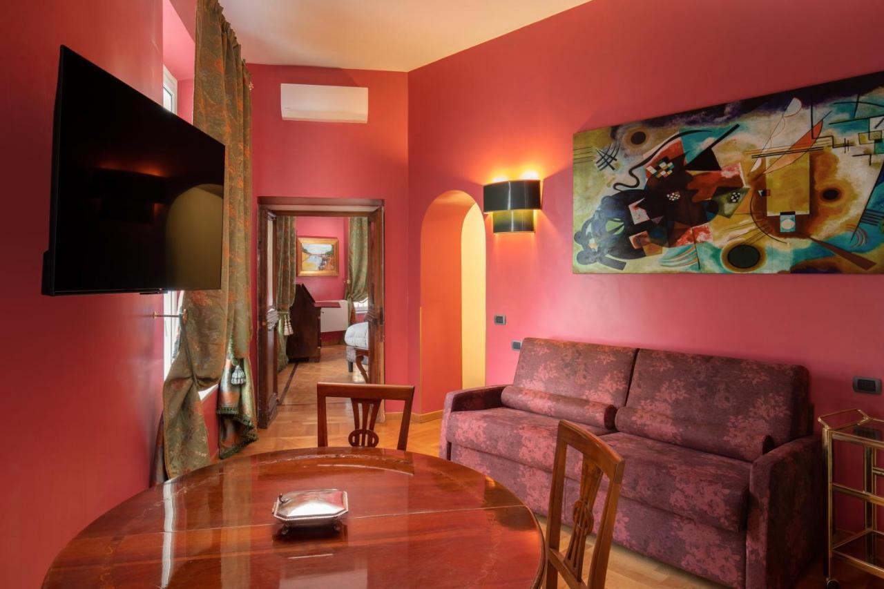 Room 94 Piazza Di Spagna ローマ エクステリア 写真